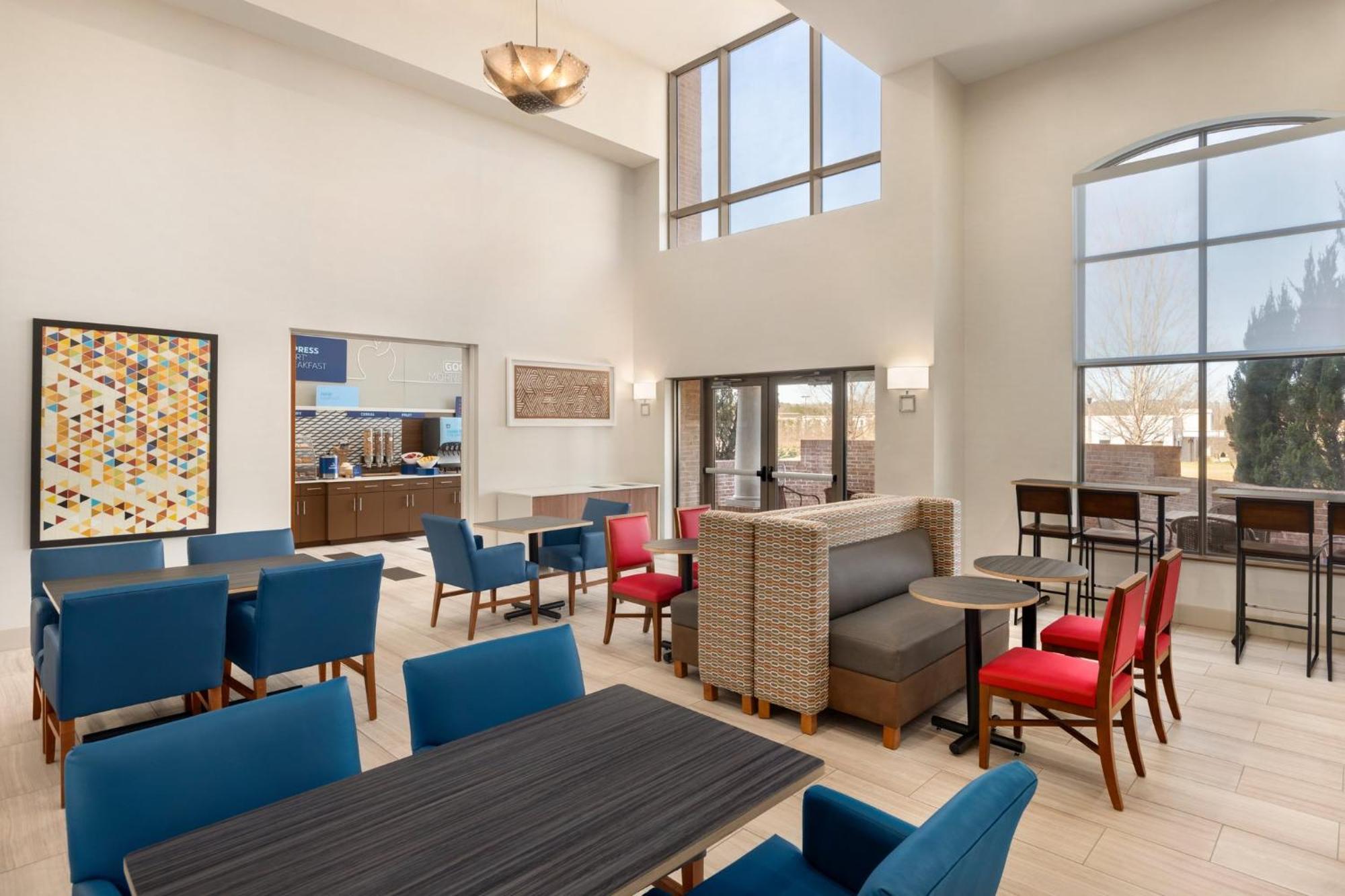 Holiday Inn Express Hotel & Suites Opelika Auburn By Ihg Exterior foto